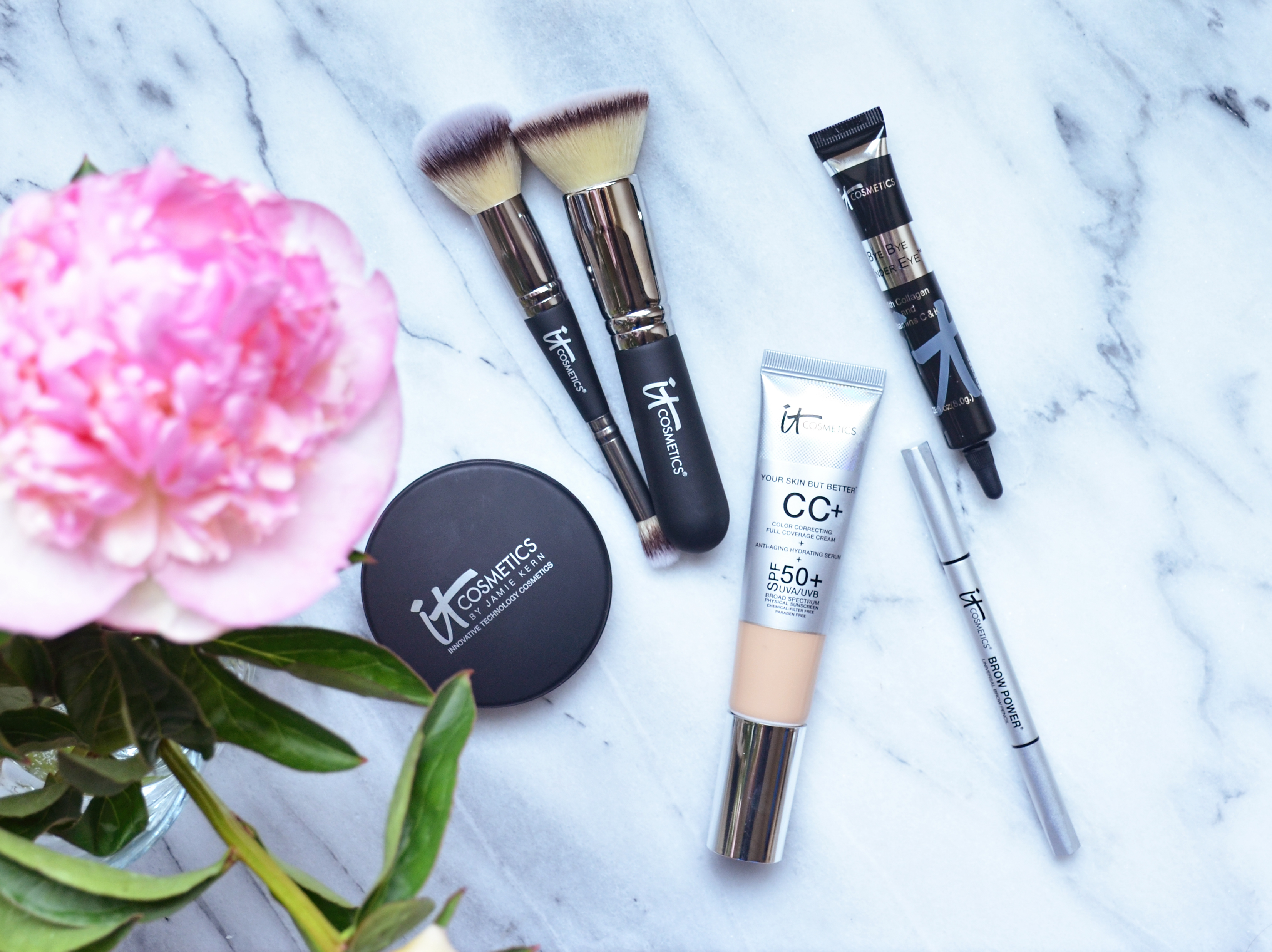 Products That You Should Try From It Cosmetics Makeup Sessions