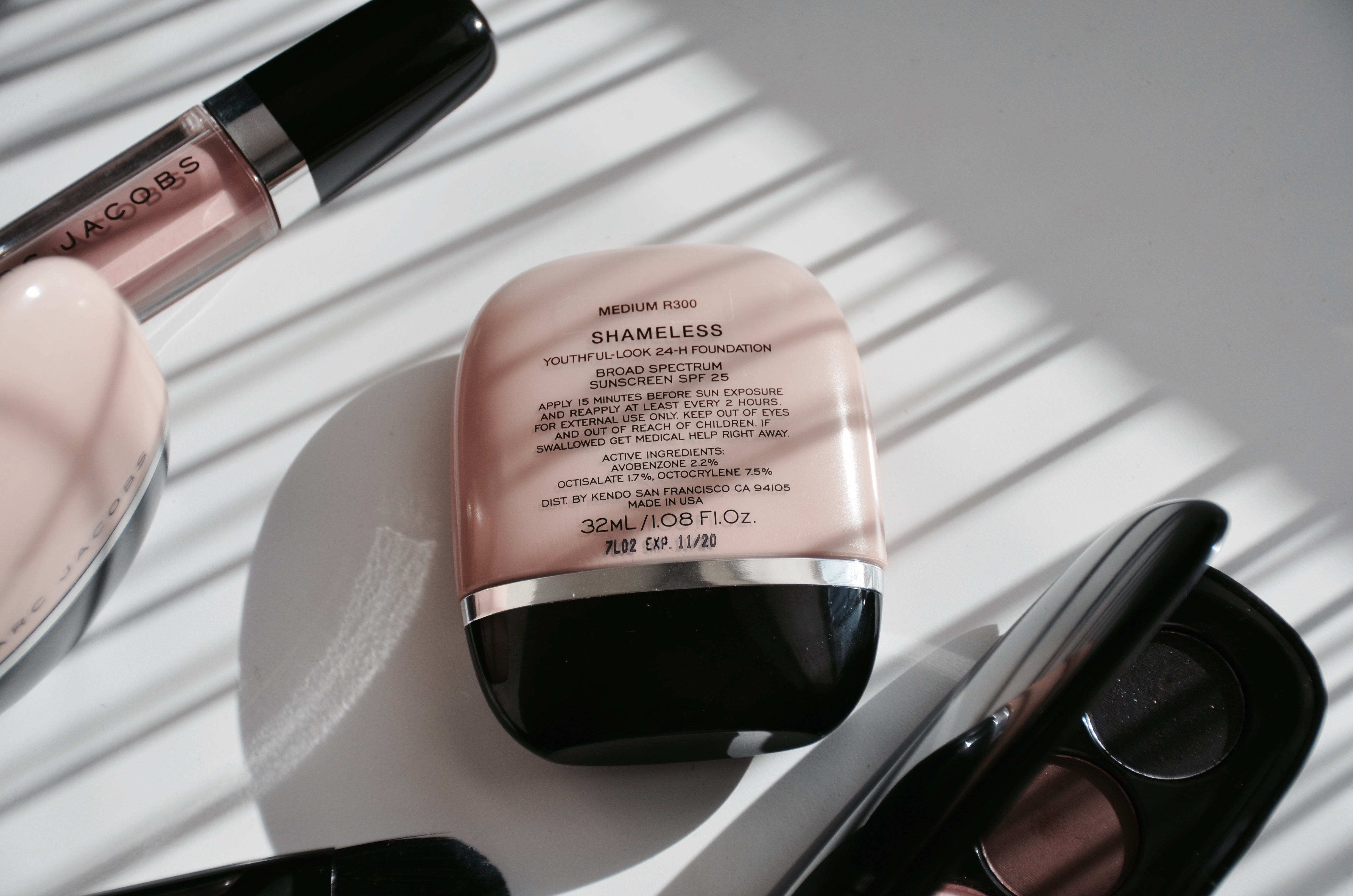 Marc Jacobs Shameless Youthful Look 24h Foundation